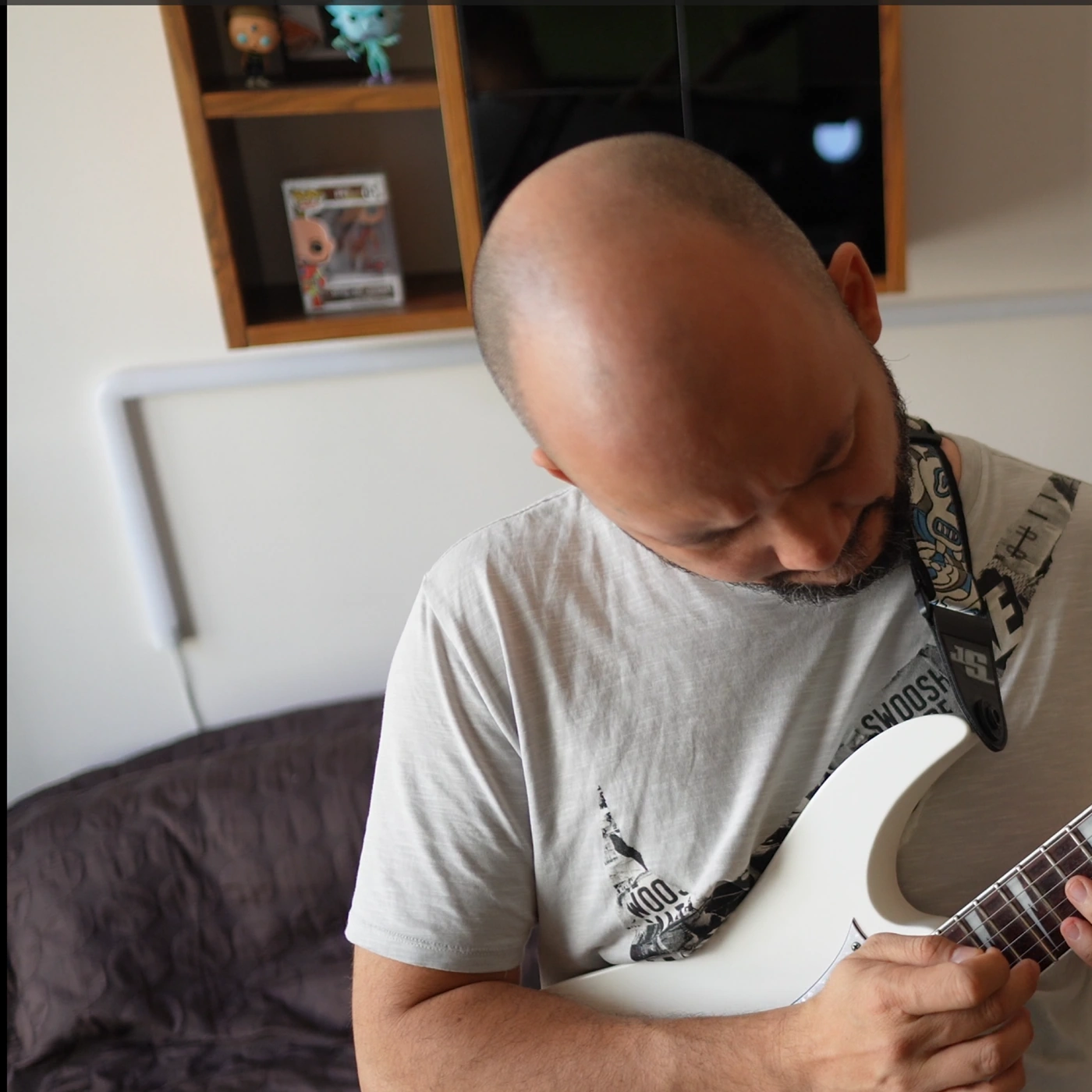 Electric guitar performance