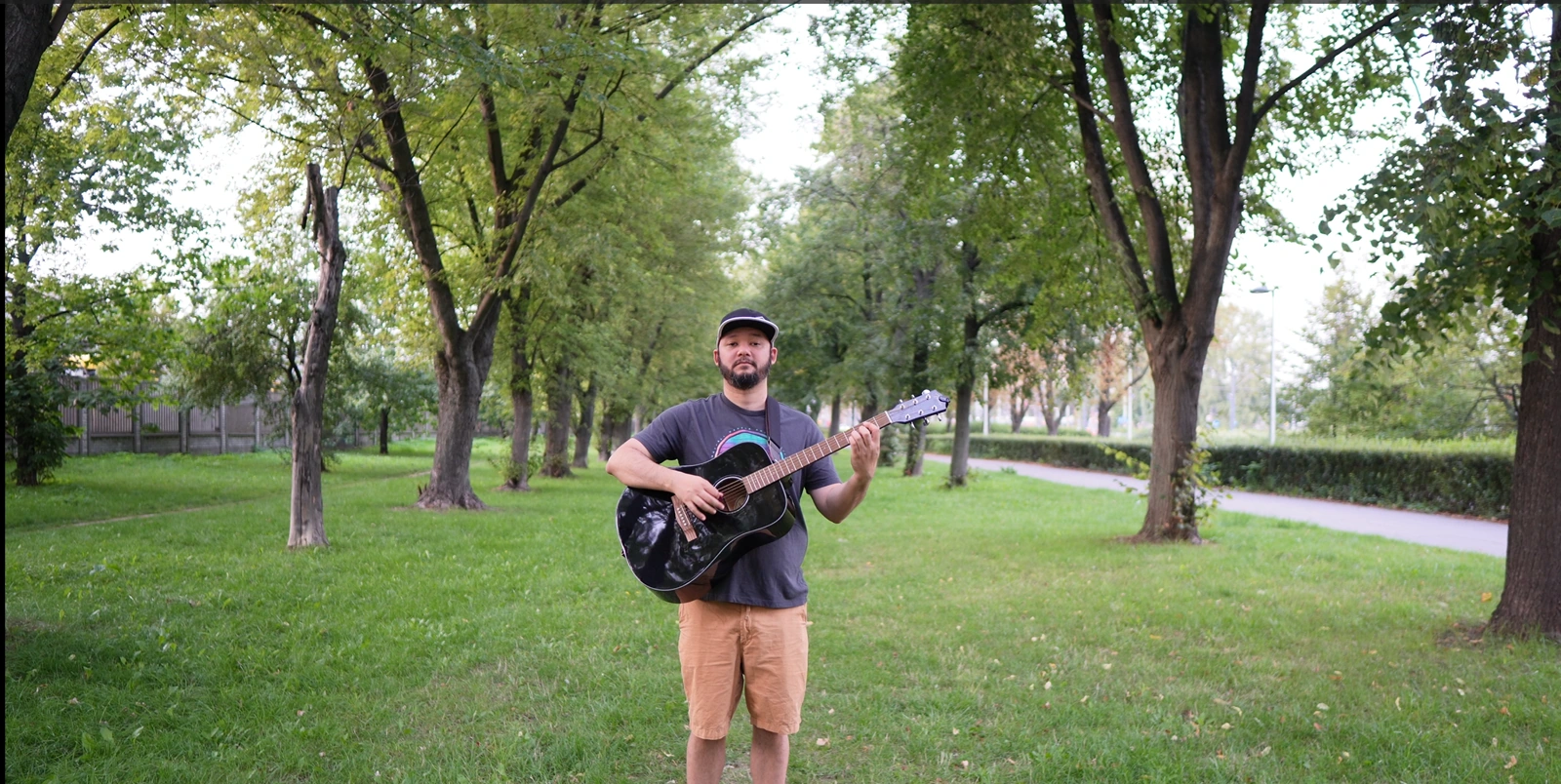 Park acoustic guitar performance